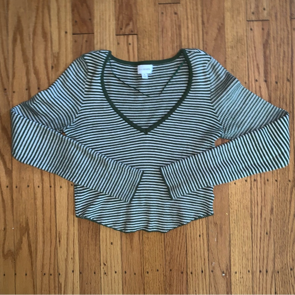 La Hearts green and white ribbed crop shirt long sleeve